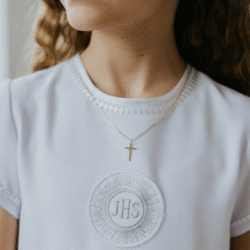 Prezent na Komunię: Biblia z pozłacanym krzyżykiem